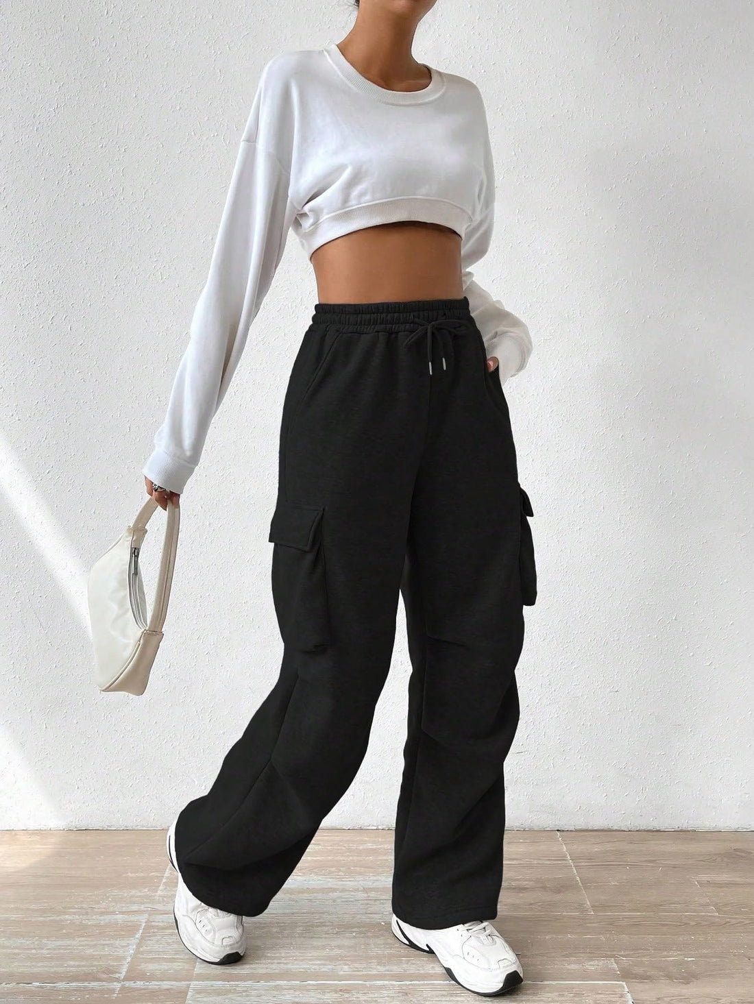Black Polyester Blend Solid Loose Cargo Pants For Women